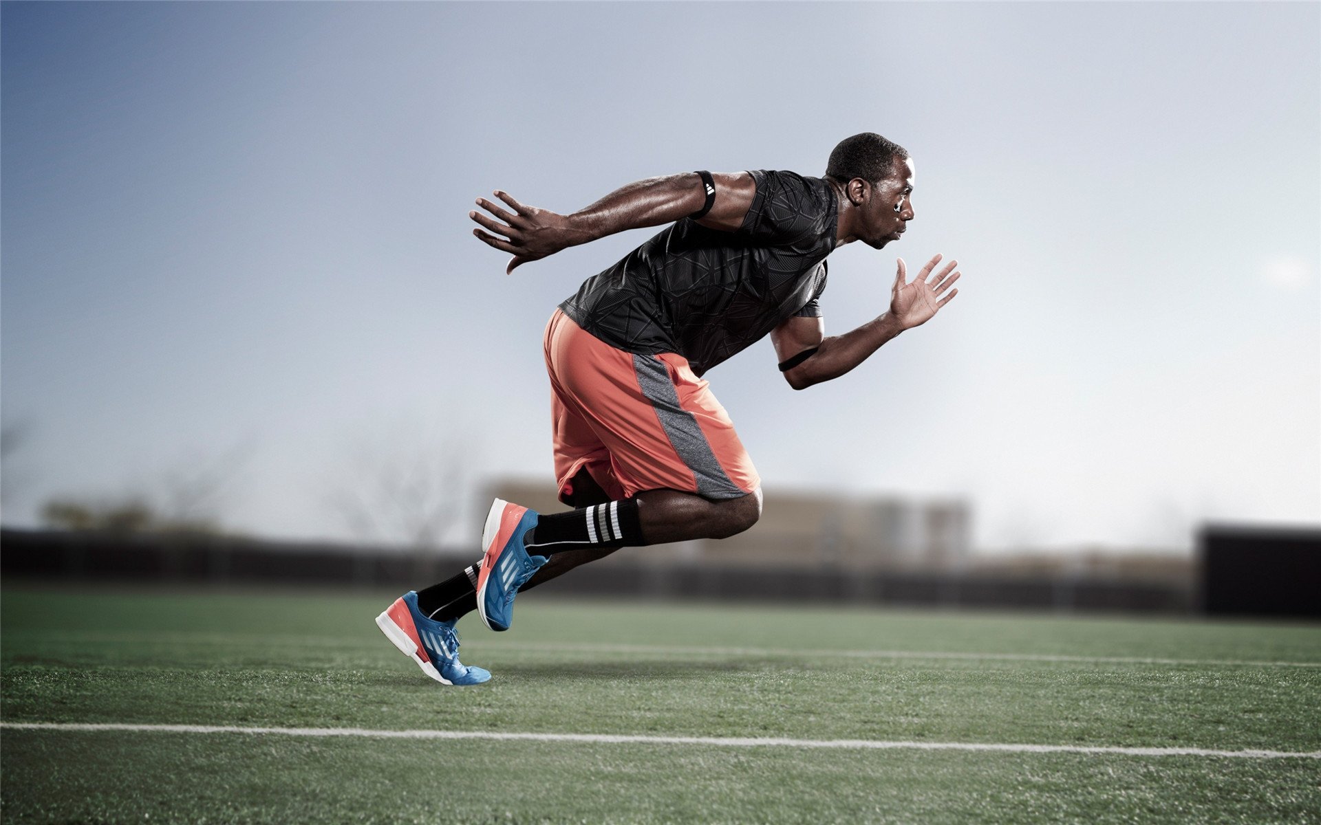 爱游戏官方-2018年季后赛：库里百发百中的远距离三分，打破多项NBA历史纪录，库里2018总决赛数据统计