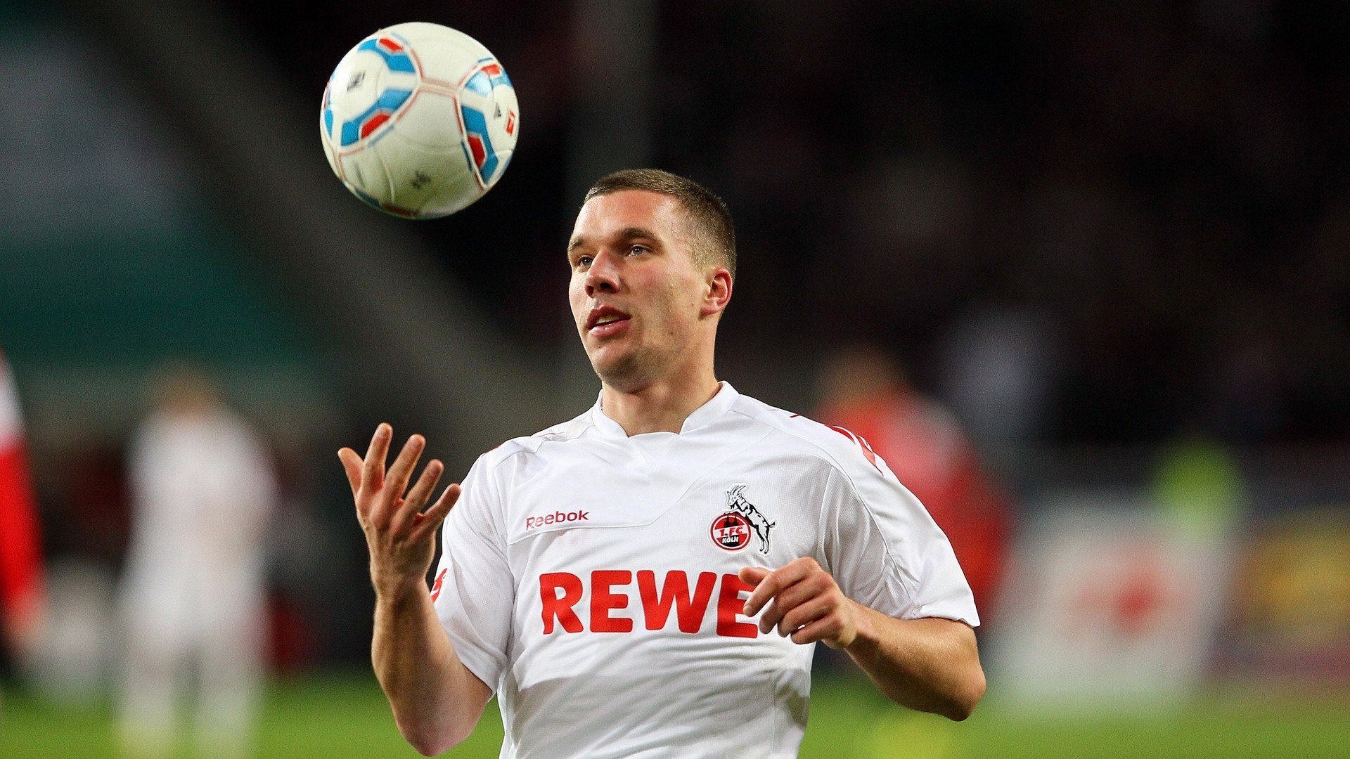 欧冠比赛中的“场外战”——媒体与舆论的角逐，欧冠外围赛分析